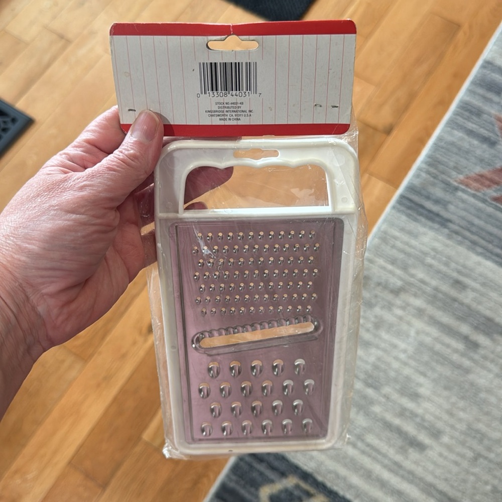 $3 bundled - 🆕 Kitchen Pick-Ups 3-in-1 Grater - Picture 2 of 3